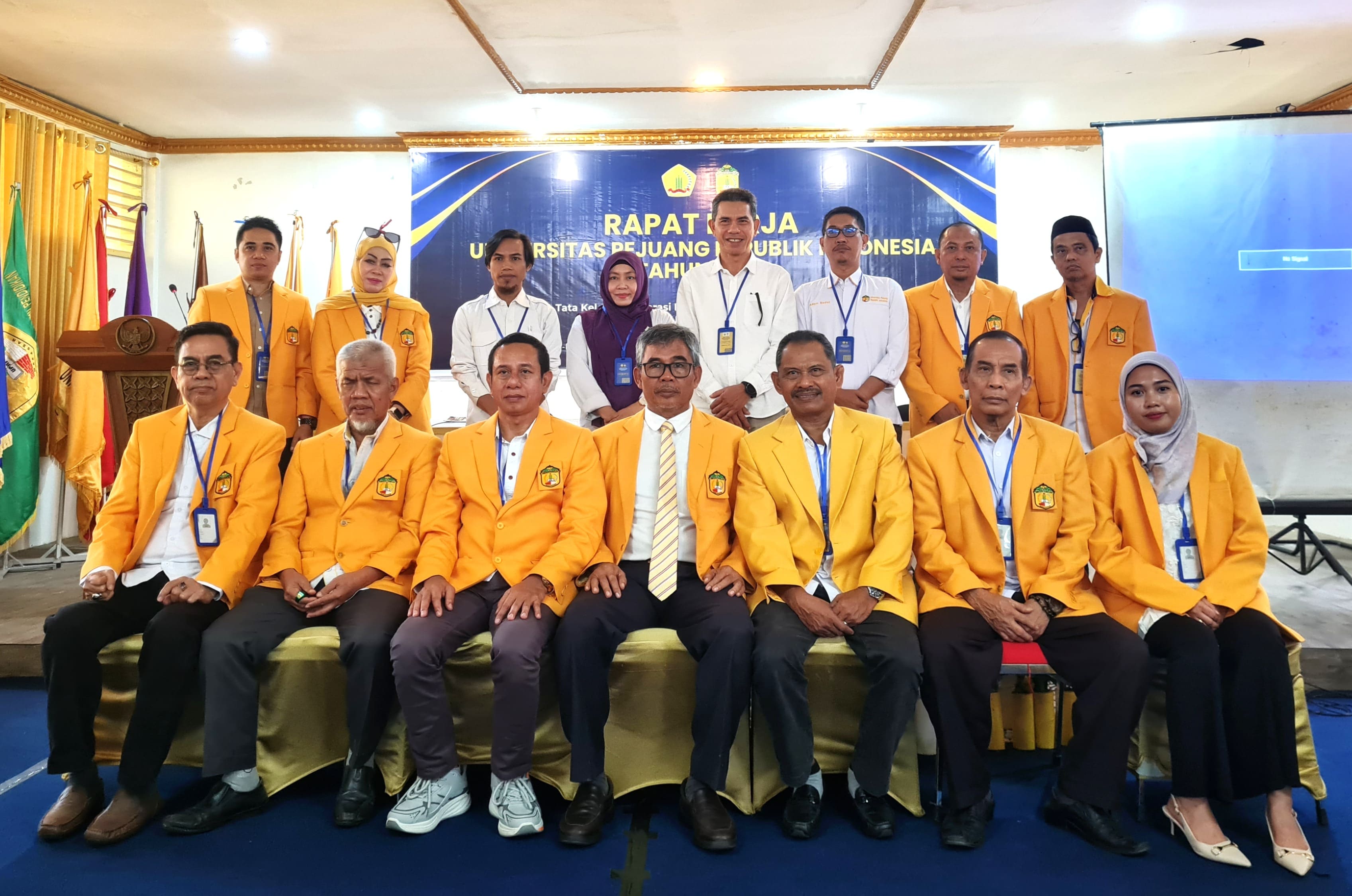 Foto Bersama Rektor dan Para Pejabat