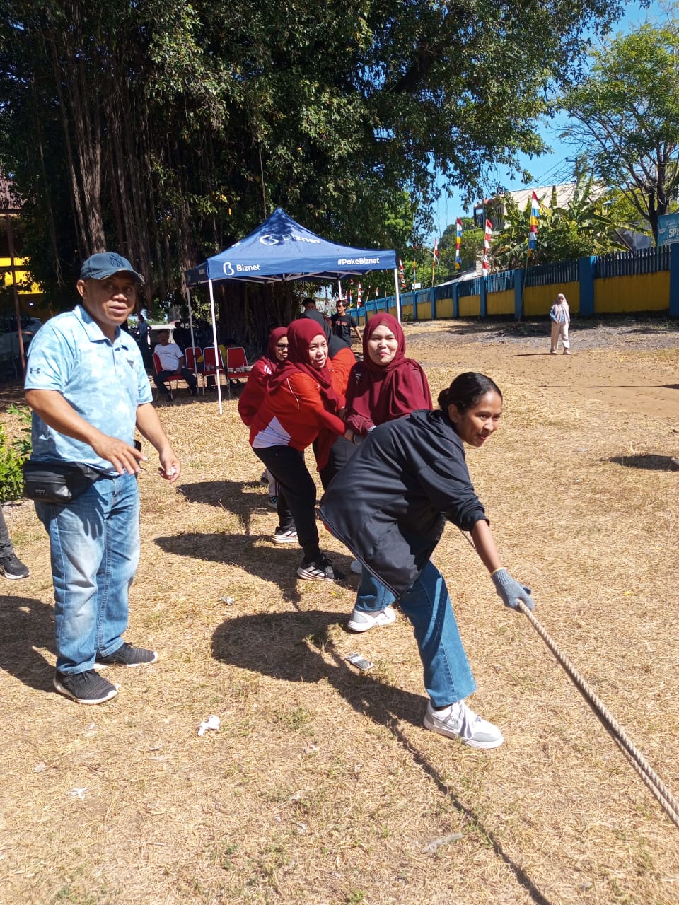 lomba tarik tambang