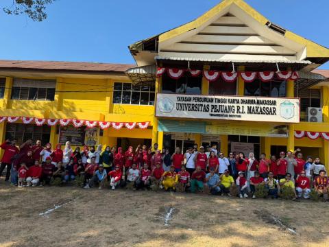 Foto bersama sivitas akademika UPRI dalam Semarak Porseni UPRI